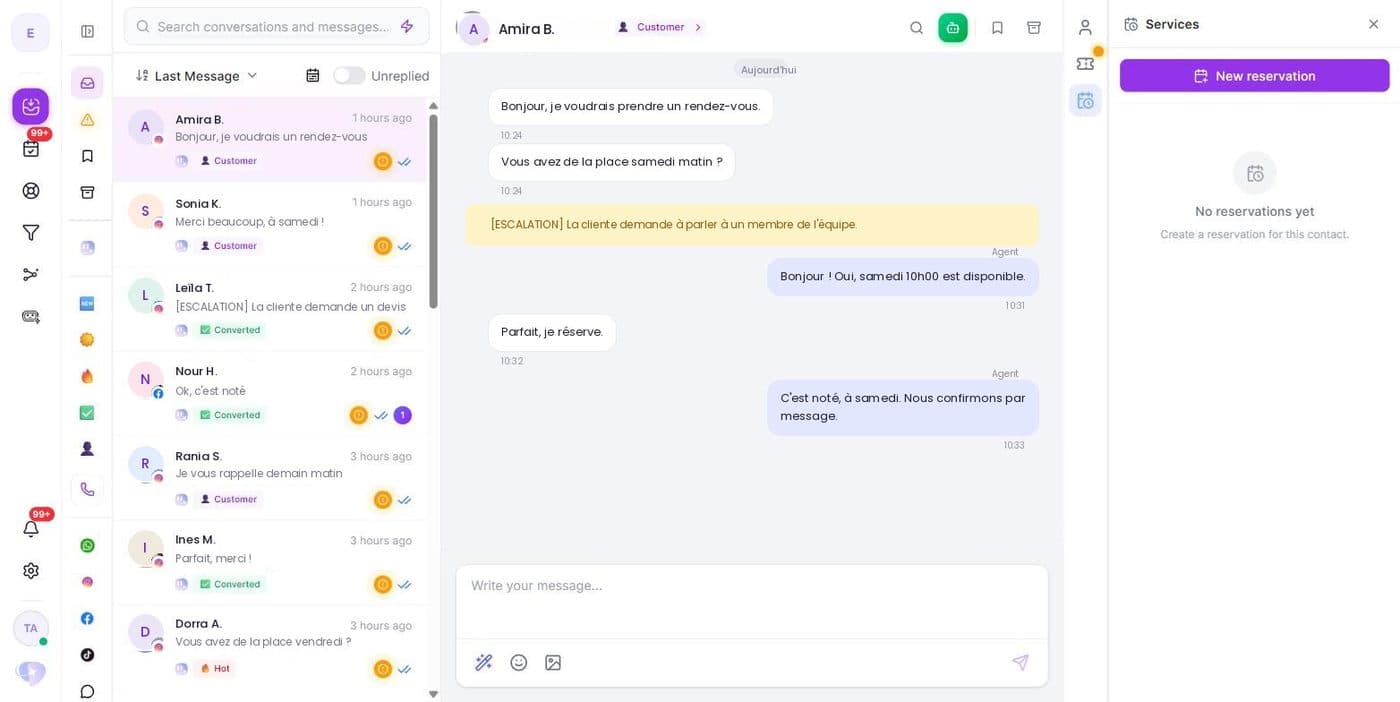 Le panneau Services d'une conversation : l'historique des réservations de la cliente et le bouton de création.